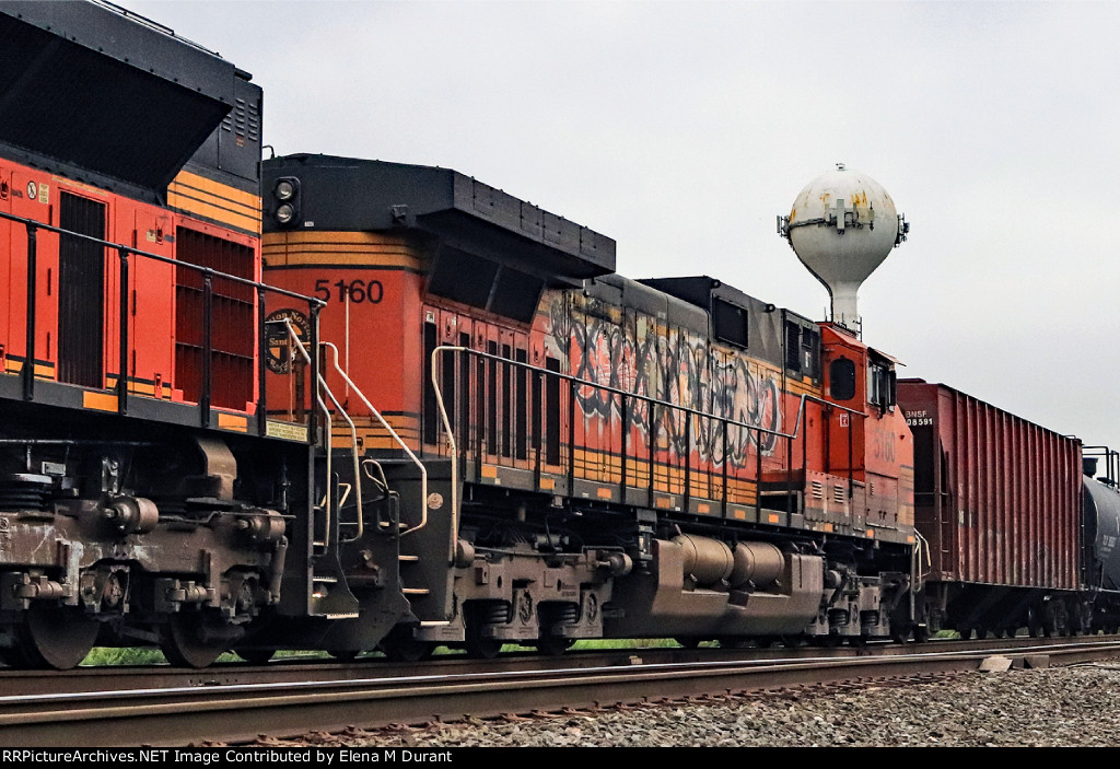 BNSF  5160 on B-706